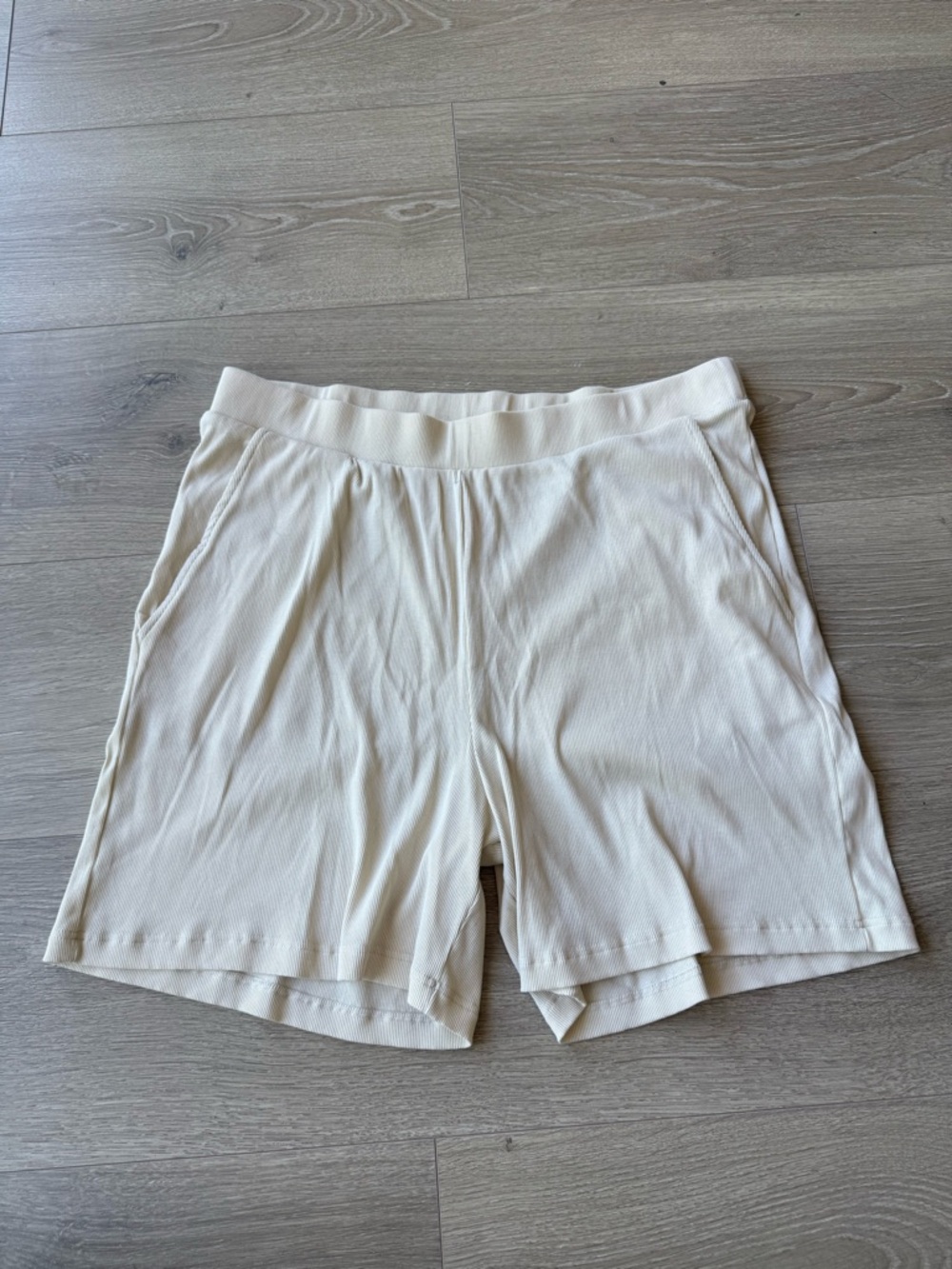 HANRO womens lounge shorts medium ivory cream stretchy cotton pockets tencel